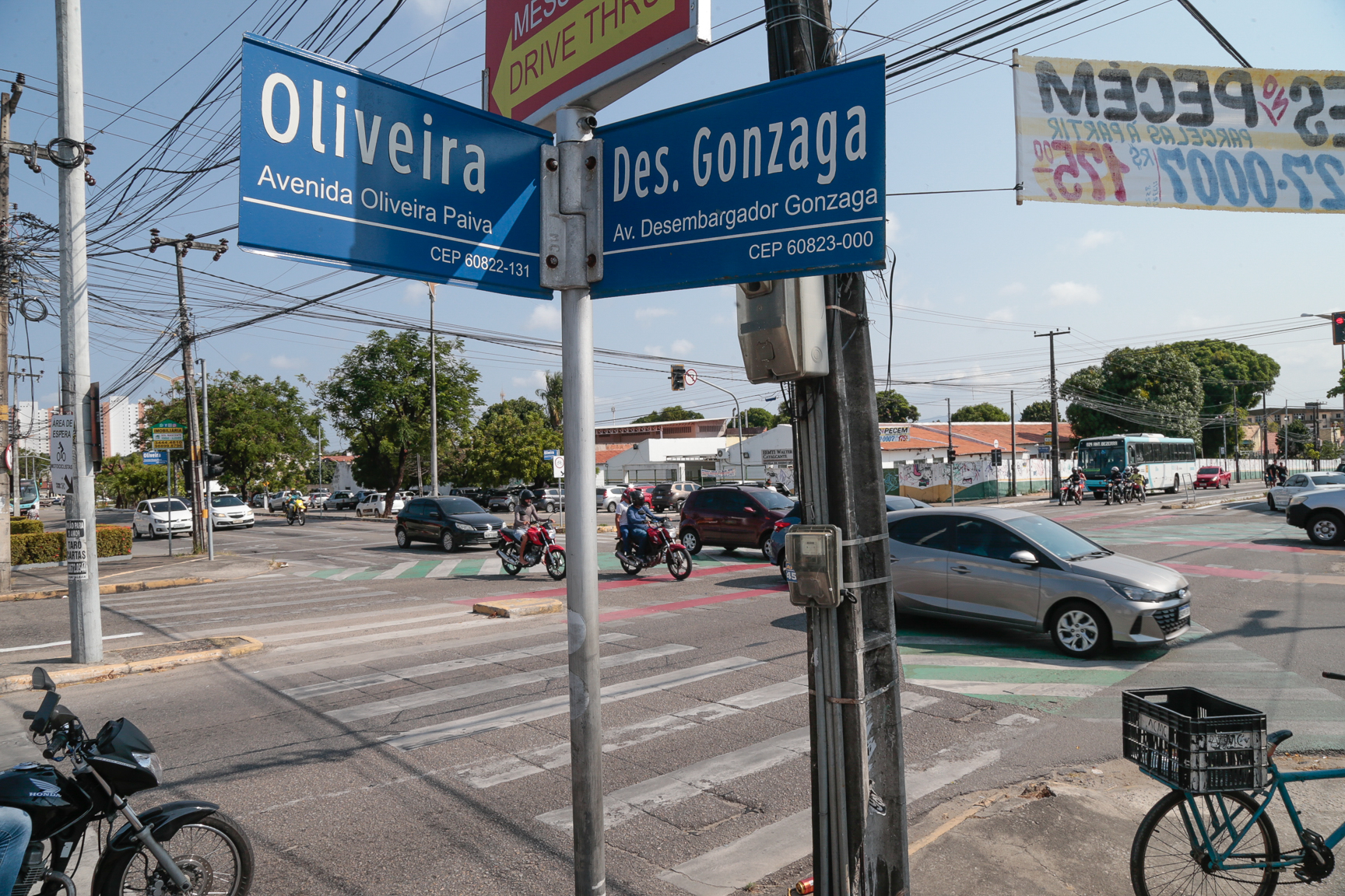 placa do cruzamento das avenidas oliveira paiva e desembargador gonzaga